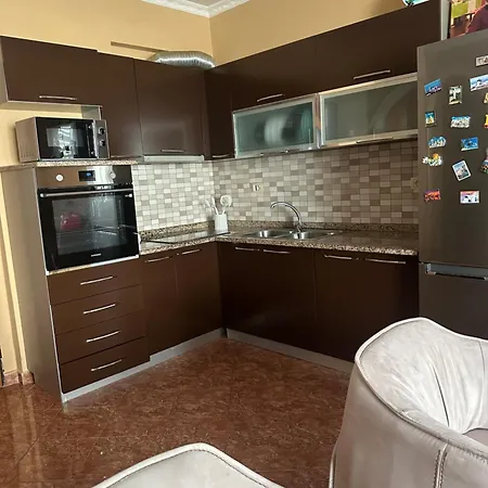 Me Qera Afatgjate Apartment Vlore